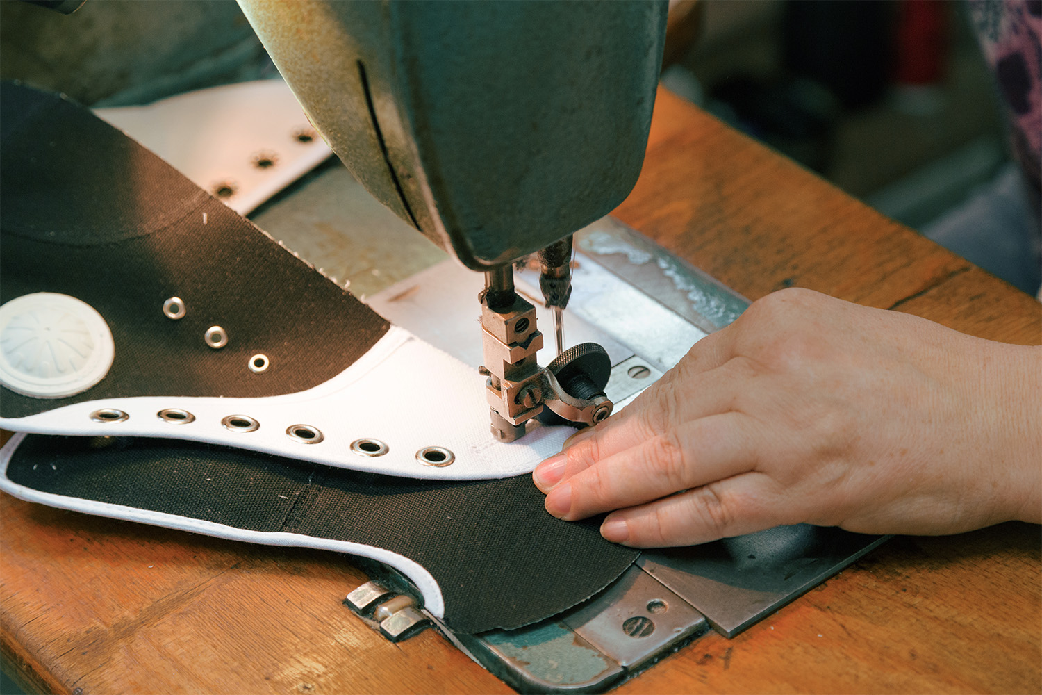 The shoe is built and stitched in differerent fases. A co-worker is stitching the front tip of the shoe.