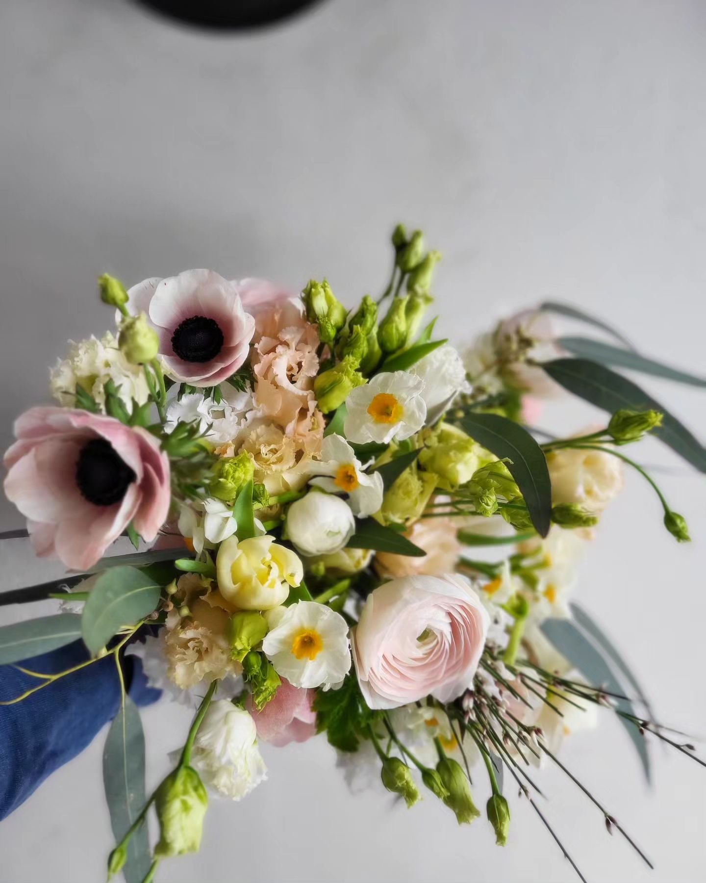 Soft pastels, and a winning combination of anemones, narcissi and ranunculus. Happy Sunday.