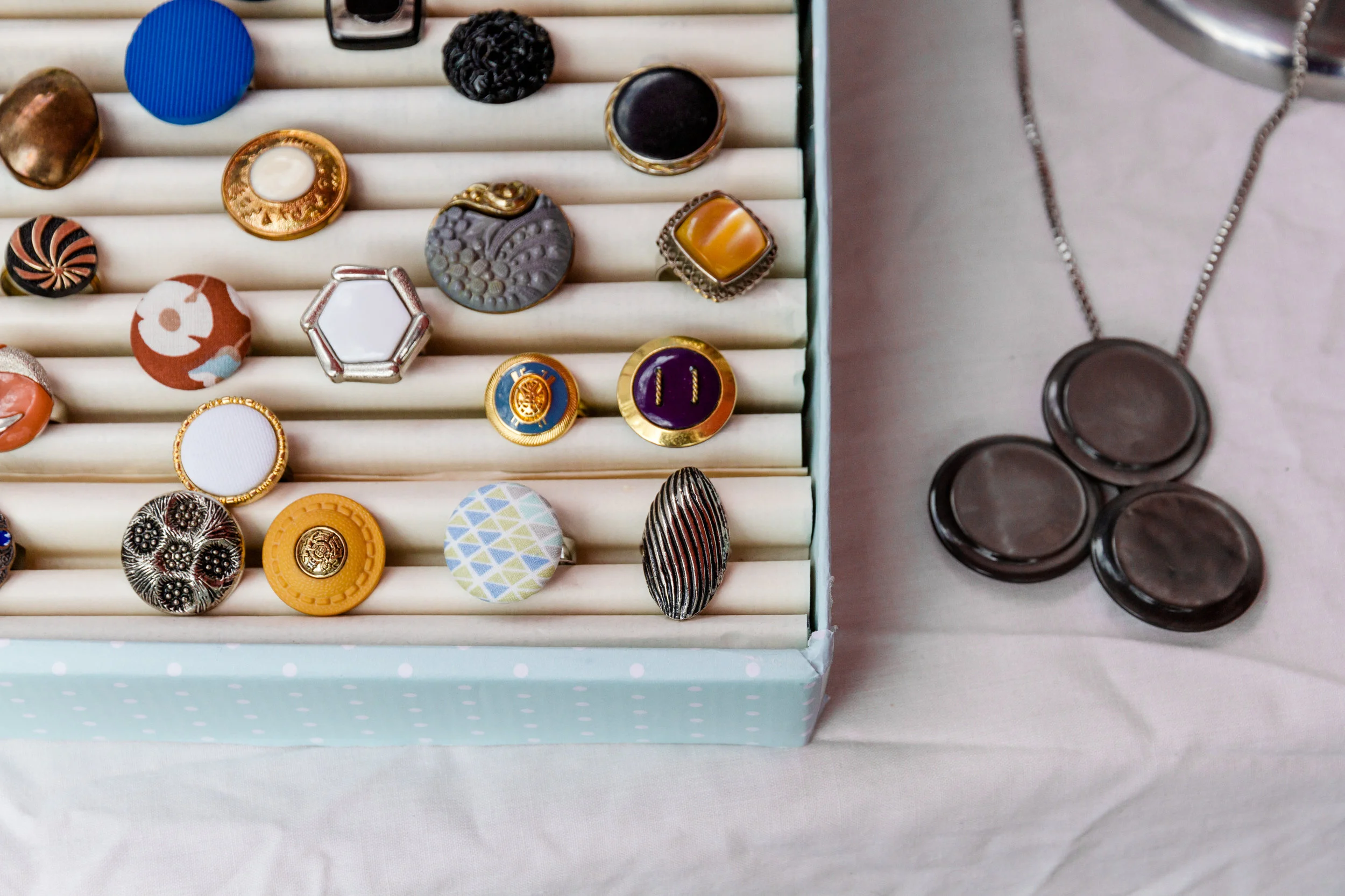 Rebeca Buttons