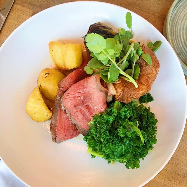 Sunday Roast Goals 🍴⠀
@1251_twelve_fifty_one on Upper Street by @chefjamescochran⠀
⠀
We hope you're all enjoying a lovely long weekend! ⠀
⠀
#sunday #roastdinner #roast #foodie #foodporn ⠀
.⠀
.⠀
.⠀
#sundayfunday #sundaylunch #sundaydinner #food #instafood #sundayvibes #cheflife #cooking #foodstagram #restaurant #delicious