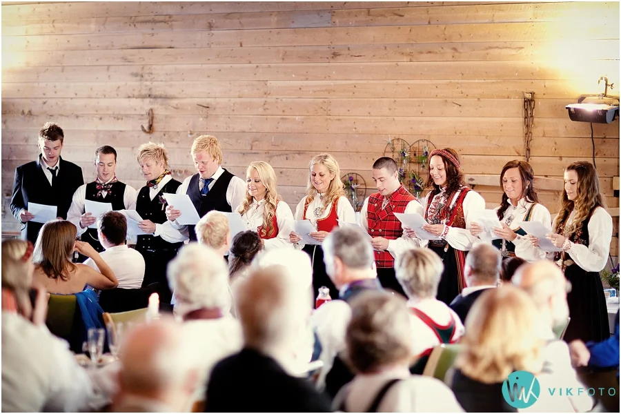 39-bunadsbryllup-g%C3%A5rdsbryllup-underholdning.jpg