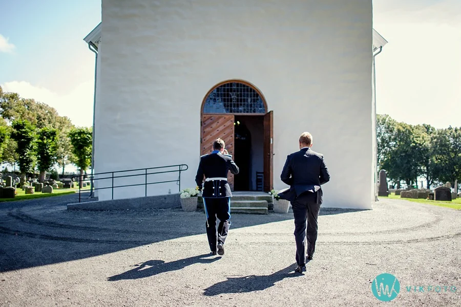 14-bryllup-vielse-råde-kirke-brudgom