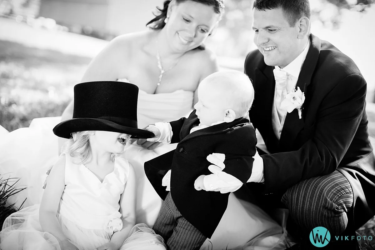 04-familie-bryllupsbilde-barn-flosshatt.jpg