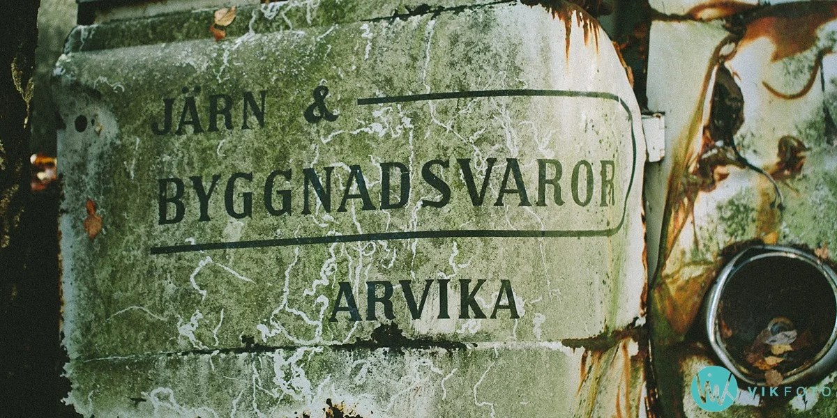 06-vikfoto-bilkirkegård-bilvrak-vrakpant-rusten-bil