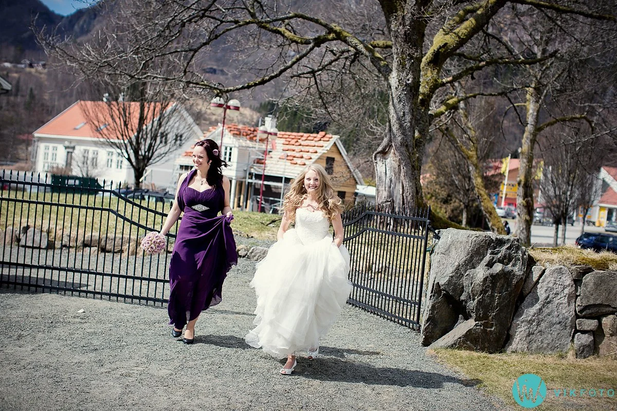 22-bryllup-vielse-kvinesdal-kirke-brudepar