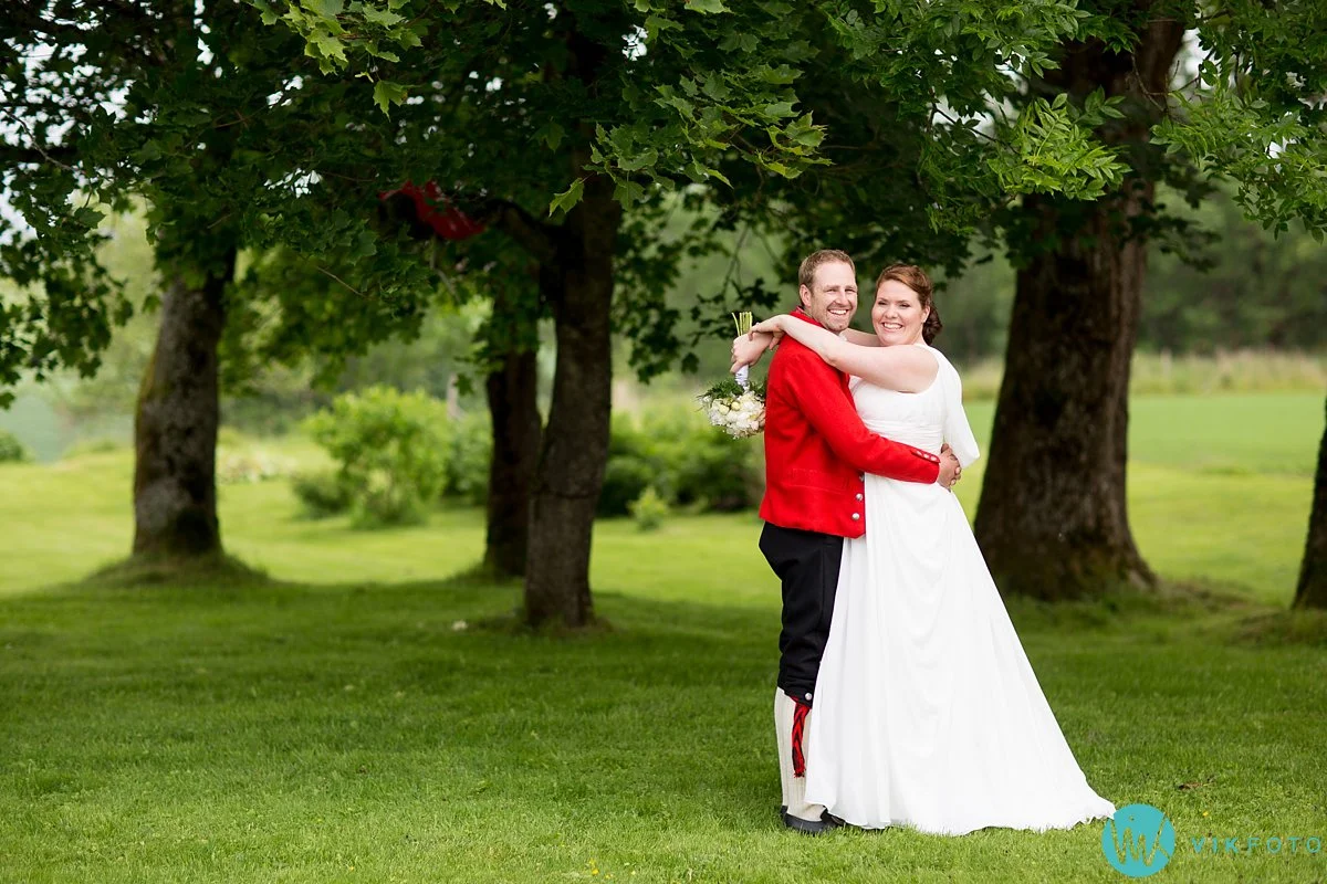 36-bryllup-fotograf-spydeberg-brudepar-bryllupsbilde-bunad