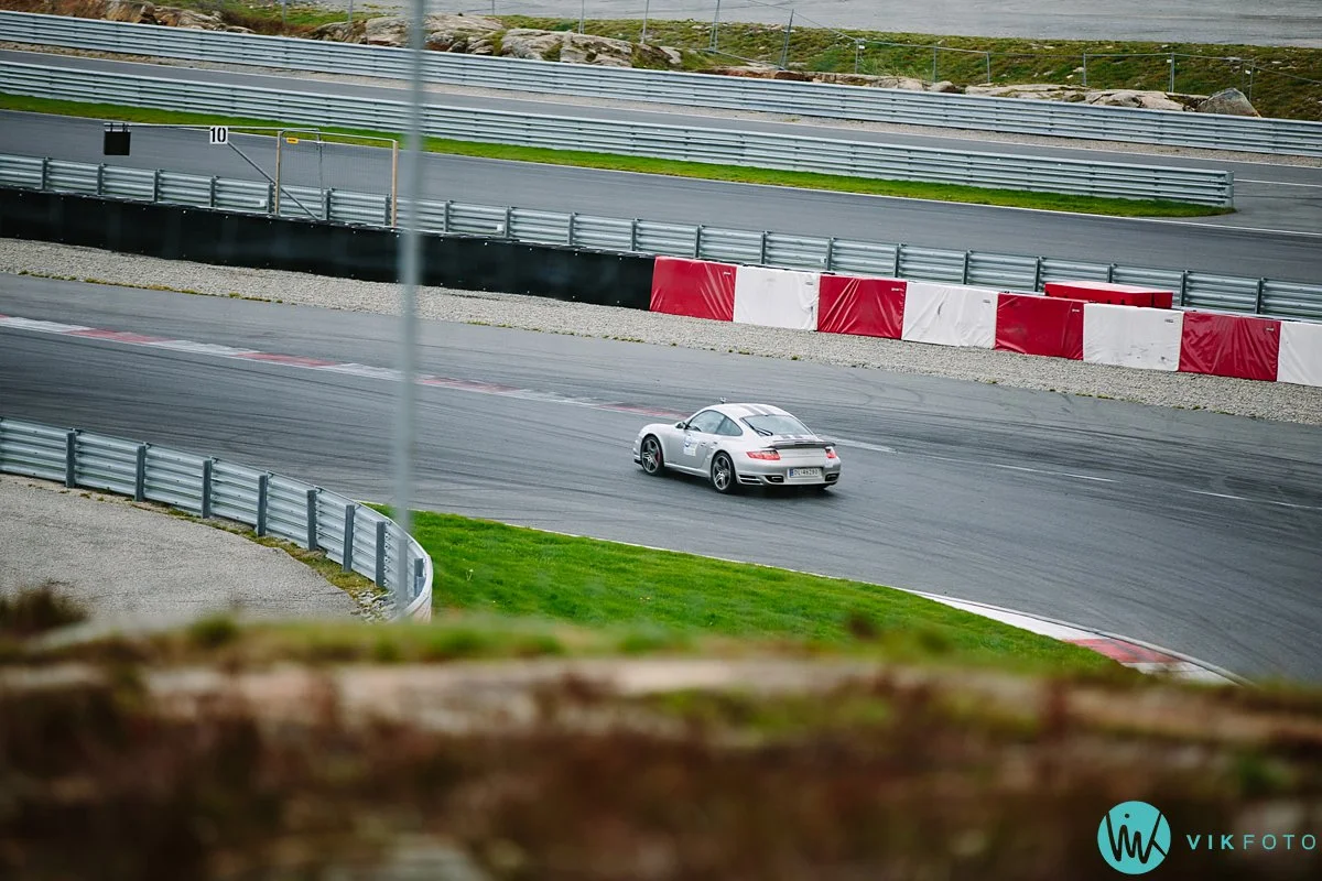 10-fotograf-sarpsborg-kjærestepar-porsche-rudskogen