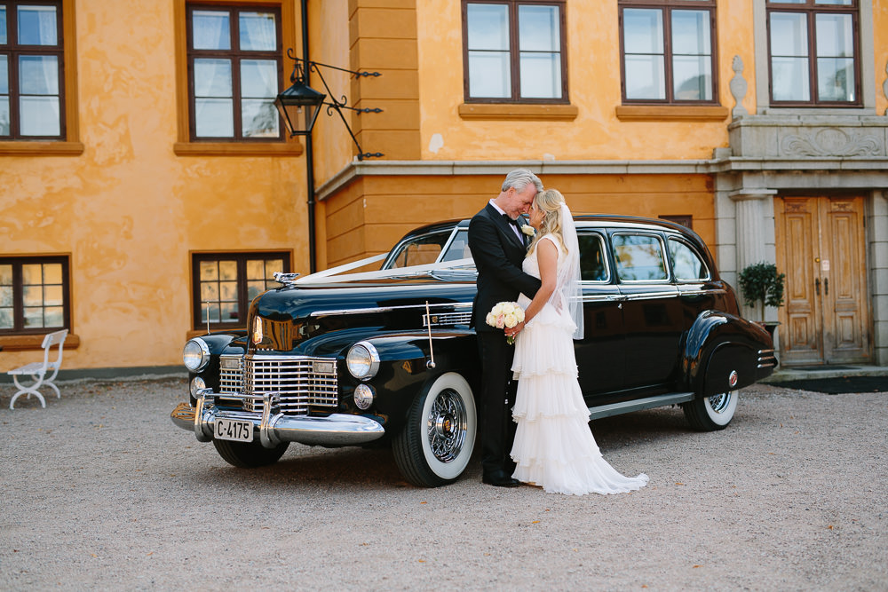  Vakkert brudepar og stilig veteranbil ved Bogstad Gård i Oslo 