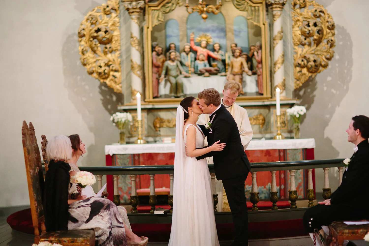 27-bryllup-asker-kirke-vielse-bryllupsfotograf-regn.jpg