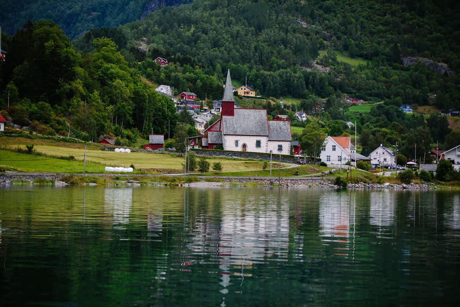 23-bryllup-dale-kirke-vielse-sogn-lustrafjorden.jpg