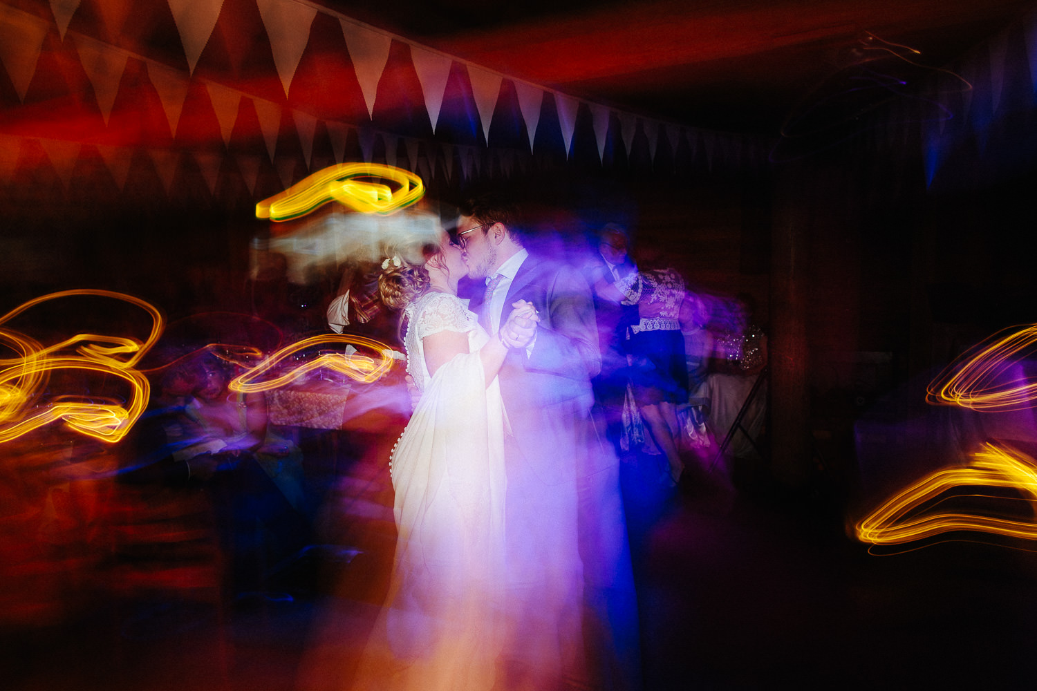  Brudepar på dansegulvet med lang lukkertid 