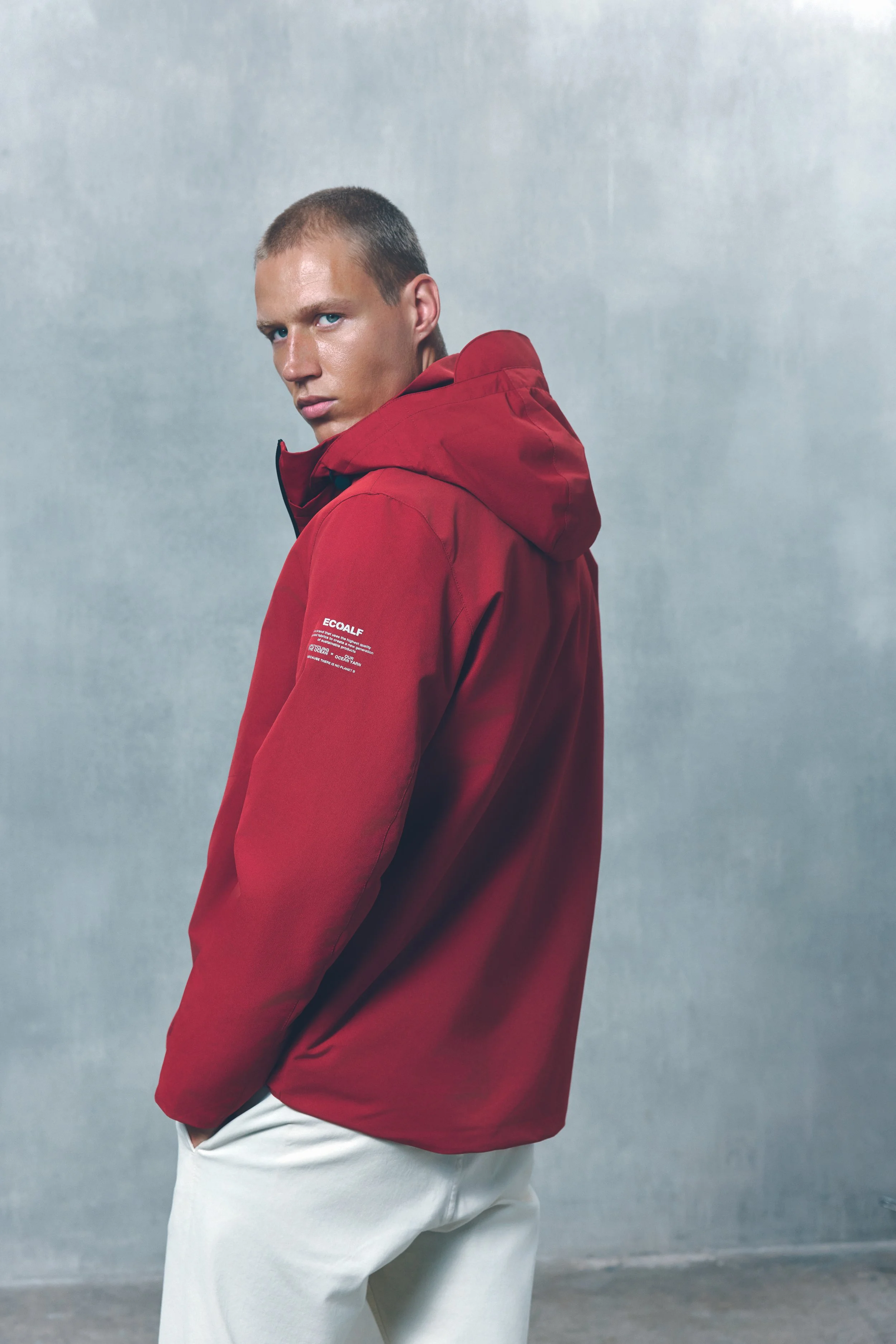 Jacke_ecoalf_rot.jpg