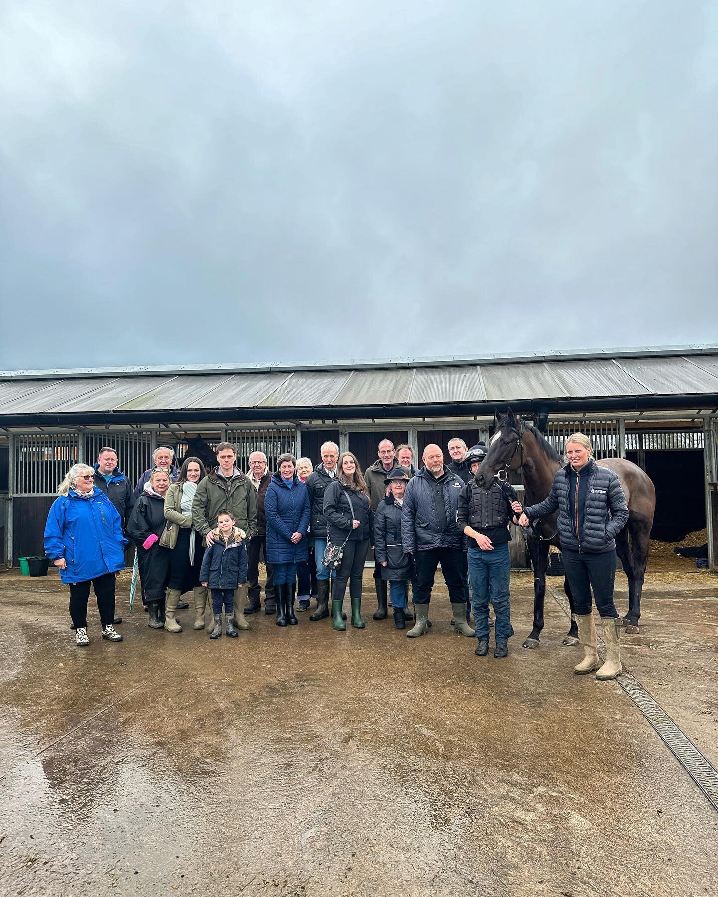 💥 Job Opportunity!💥
We are looking for 1 new member of stable staff to join our fun and successful team at Alex Dunn Racing.
🐎 Applicants must be reliable and experienced in handling horses. 
🐎 looking for yard staff it involves all yard duties p