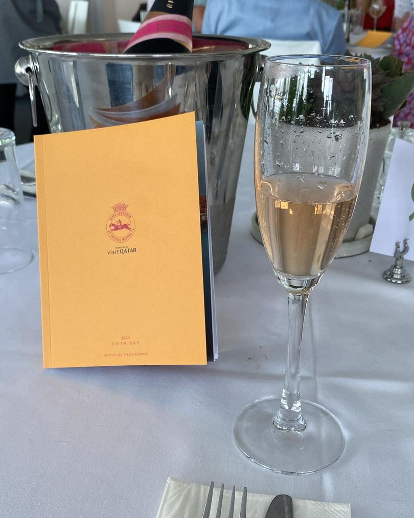 Enjoying goodwood_races races today with Oviedo #ITVRacing #racehorse #horsesofinstagram #itvhomeschooling #morningmotivation #horsetrainer #racinglife #RacingLifeStyle