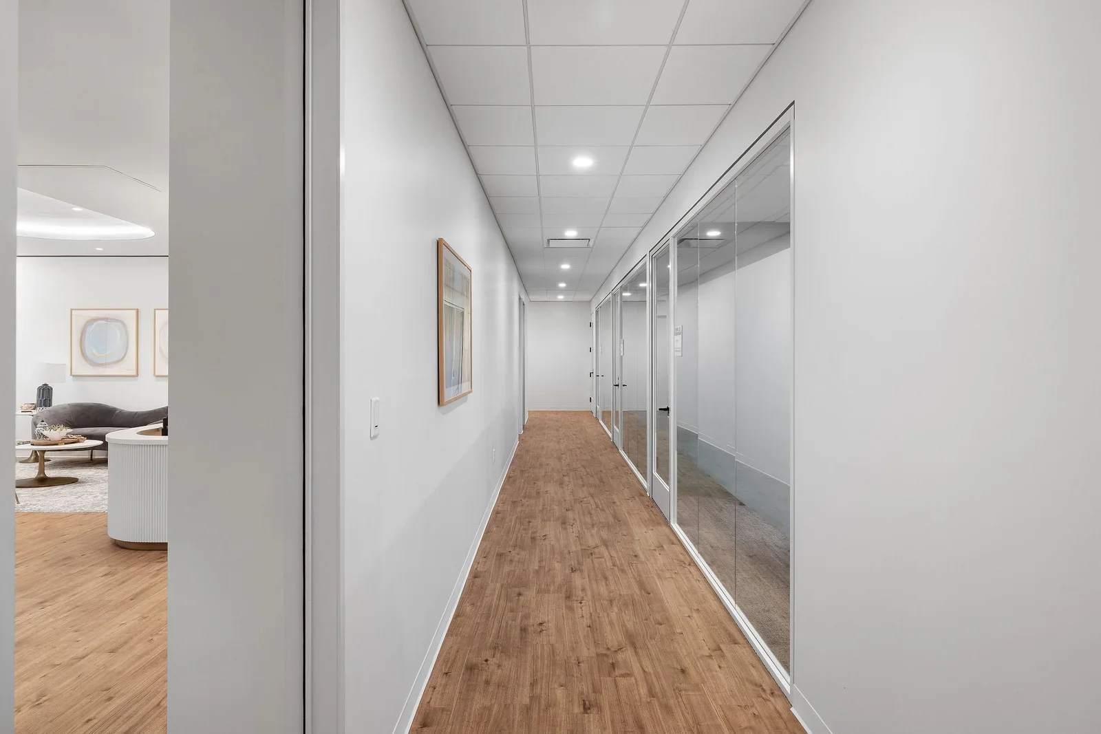 greenville-commercial-hallway-modern-design-1600px.webp