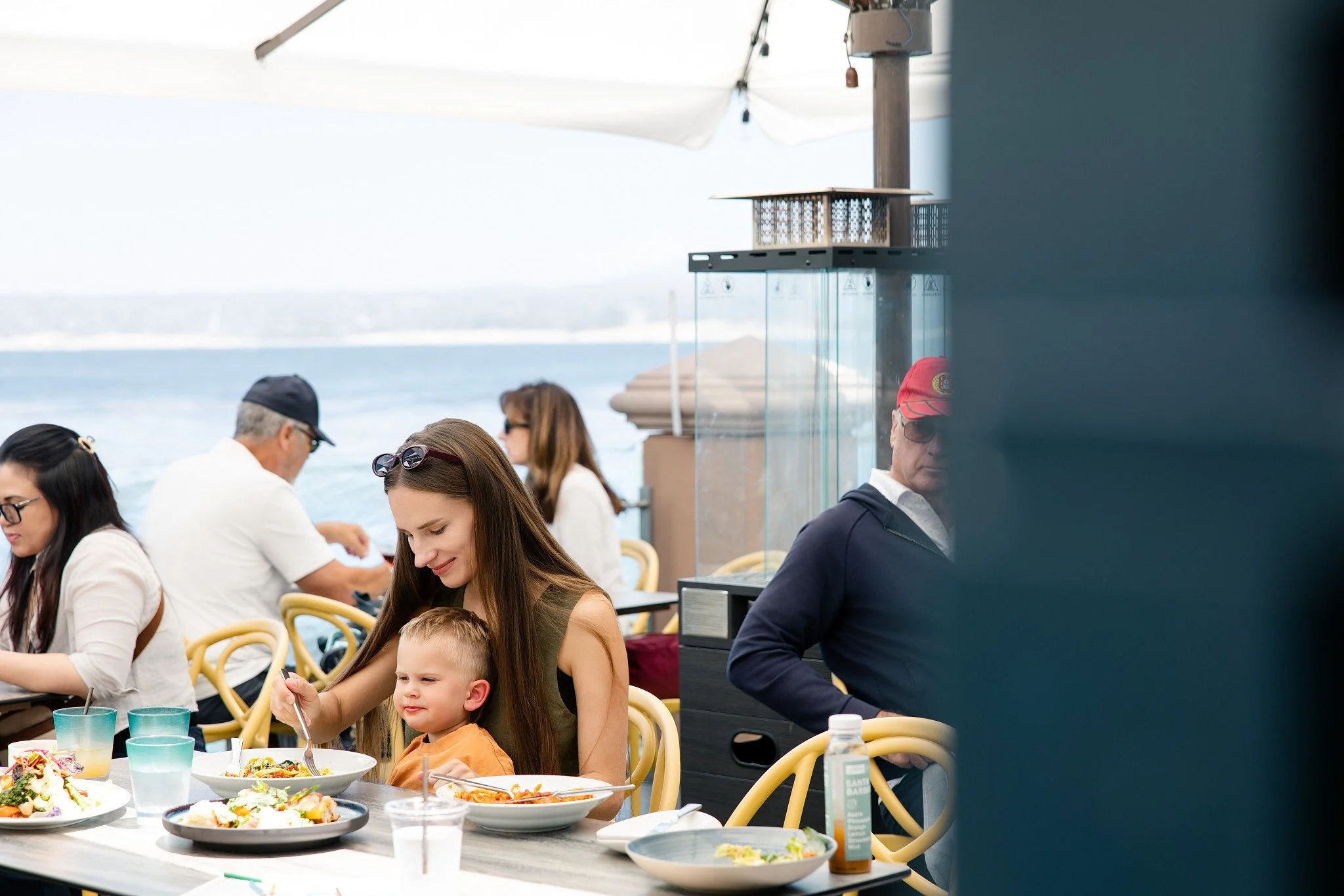 monterey-plaza-hotel-oceanfront-terrace-dining_d.jpg