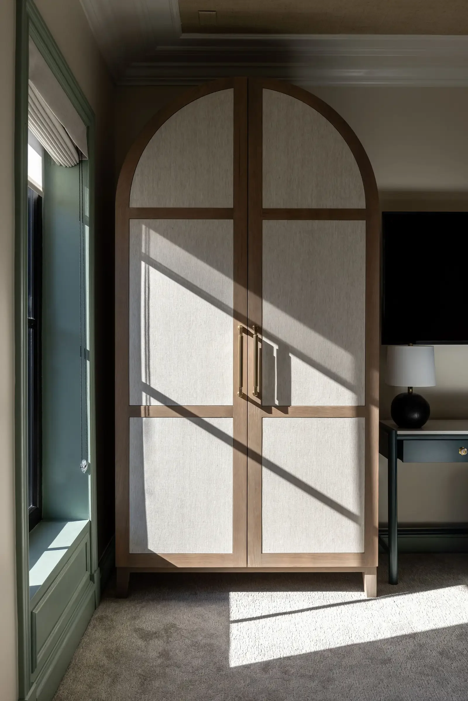 greenville-arched-cabinet-natural-light-1600px.webp