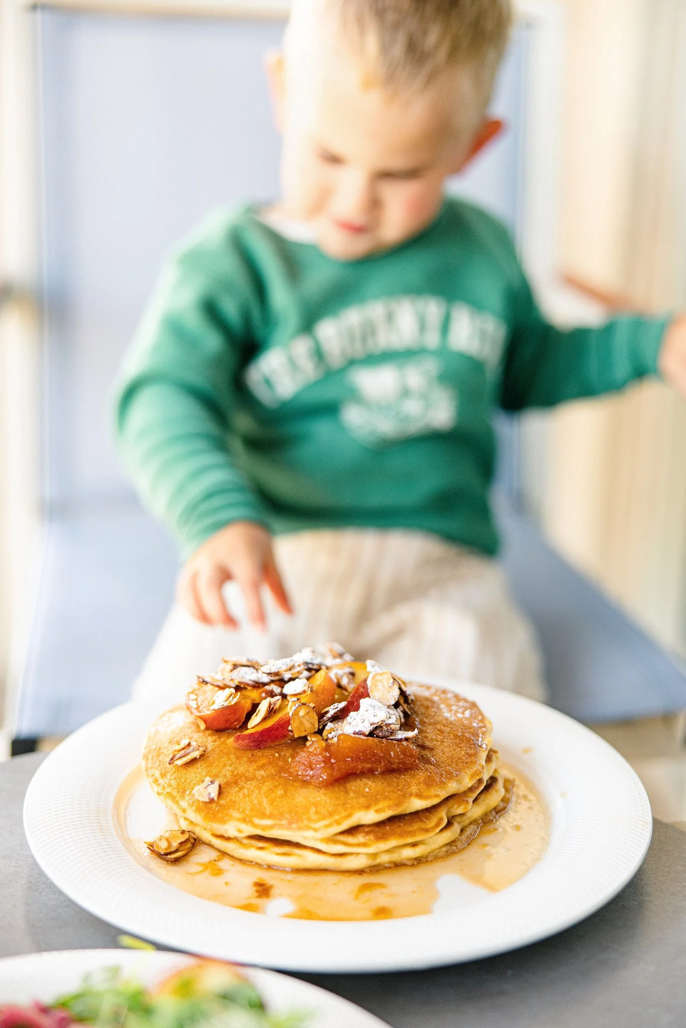monterey-plaza-hotel-breakfast-pancakes-lifestyle_d.jpg