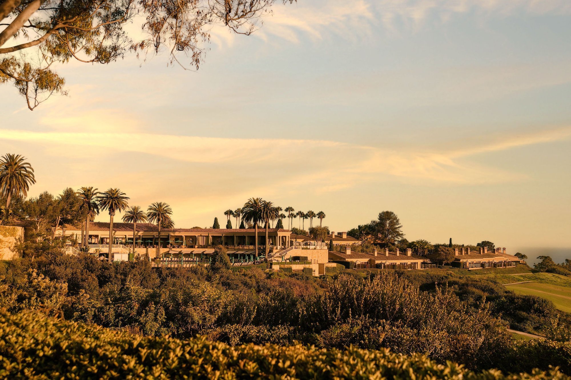 resort-at-pelican-hill-coastal-resort-view-sunset-newport-coast-ca.jpg