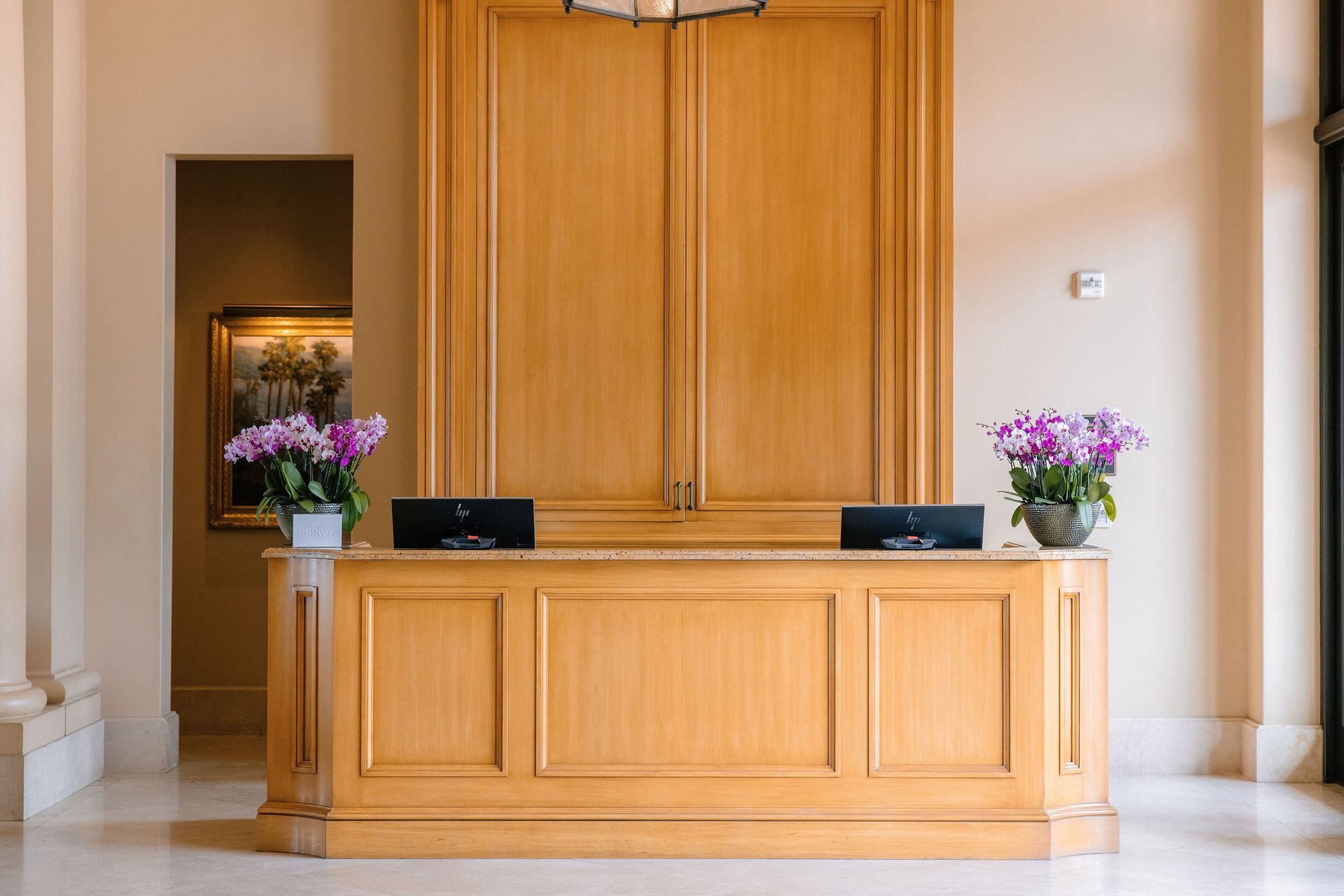 resort-at-pelican-hill-concierge-reception-desk-newport-coast-ca.jpg
