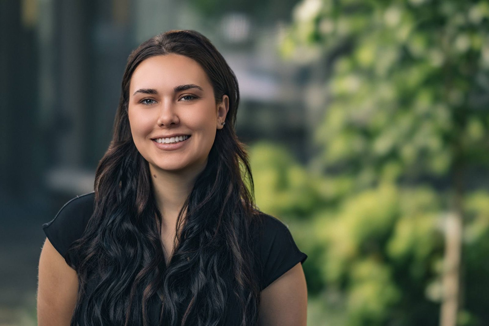 young-professional-woman-summer-outdoor-headshot-jack-robert.jpg