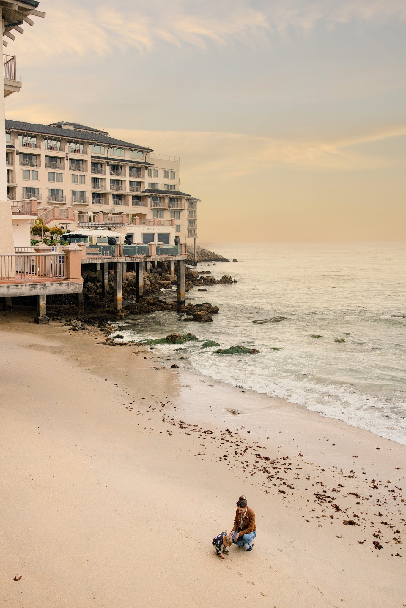 monterey-plaza-hotel-private-beach-family_d.jpg