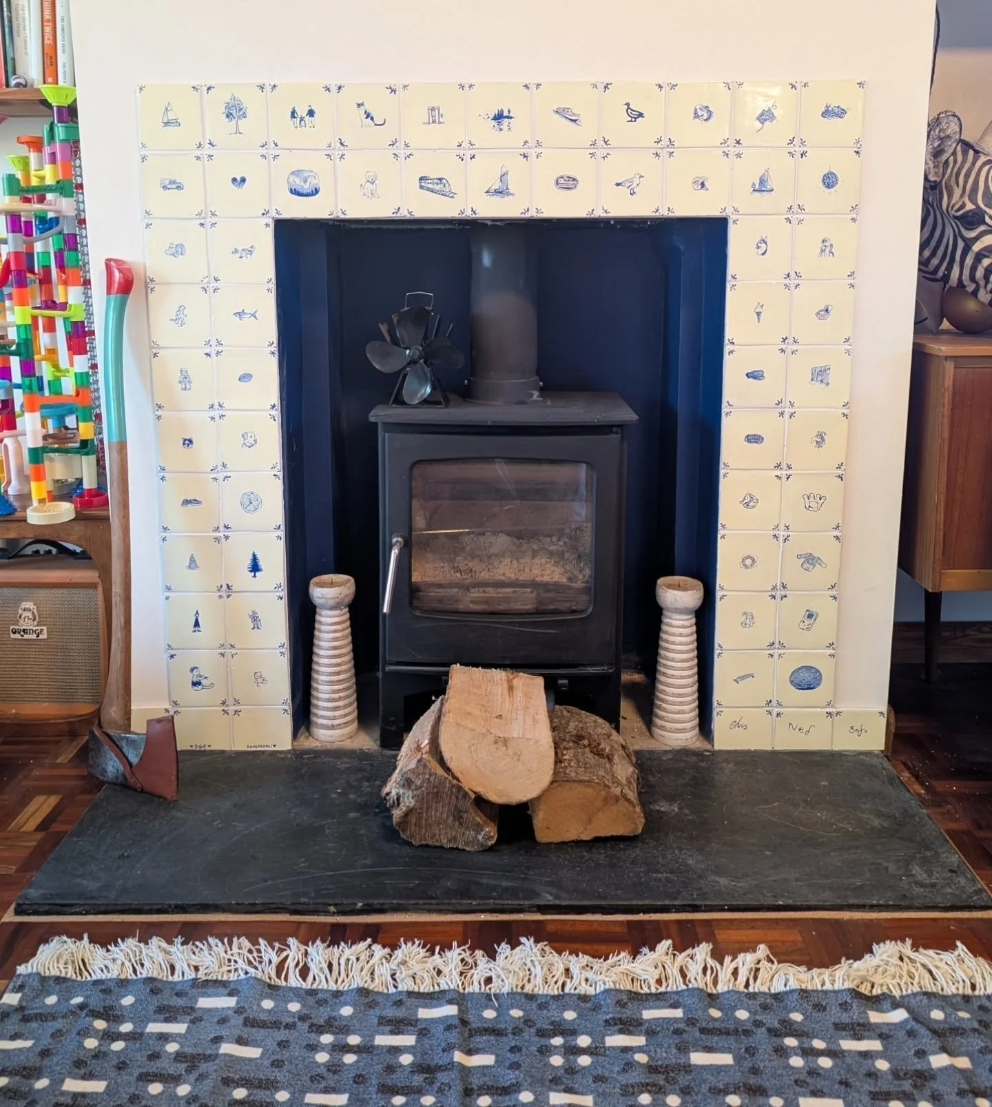 ⬜ hand-painted tiles for our fireplace 🔥 

this was my summer holiday sidequest and it's finito just in time for back to school, well done, we survived. i think?

feat. marble run cameo