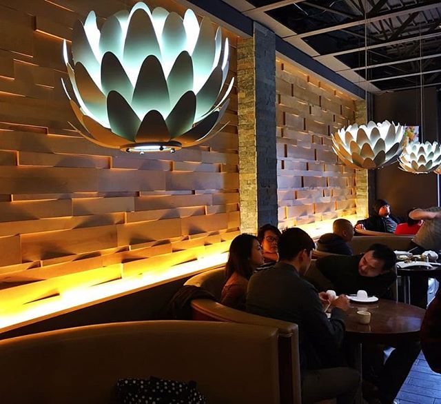 Gourmet dim sum, incredible seafood, outdoor patio, full bar, and a gorgeous interior? What more could you want? 😁
.
📷: Nina H. (goo.gl/dbhQM8)
.
.
.
#wednesday #interior #decorations #atmosphere #fullbar #patio #everythingyouneed #dolorestaurant #