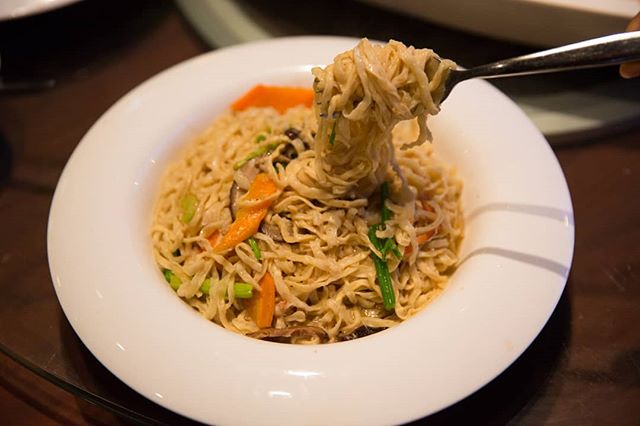 Like mushrooms? Our Assorted Mushrooms with Noodles is a delight and shows off the range of this wonderful ingredient 😋
.
.
.
#thursday #noodles #dolorestaurant #dolochicago #chinatownchicago #dimsum #chinesefood #cantonesefood #yummy #foodie #tasty