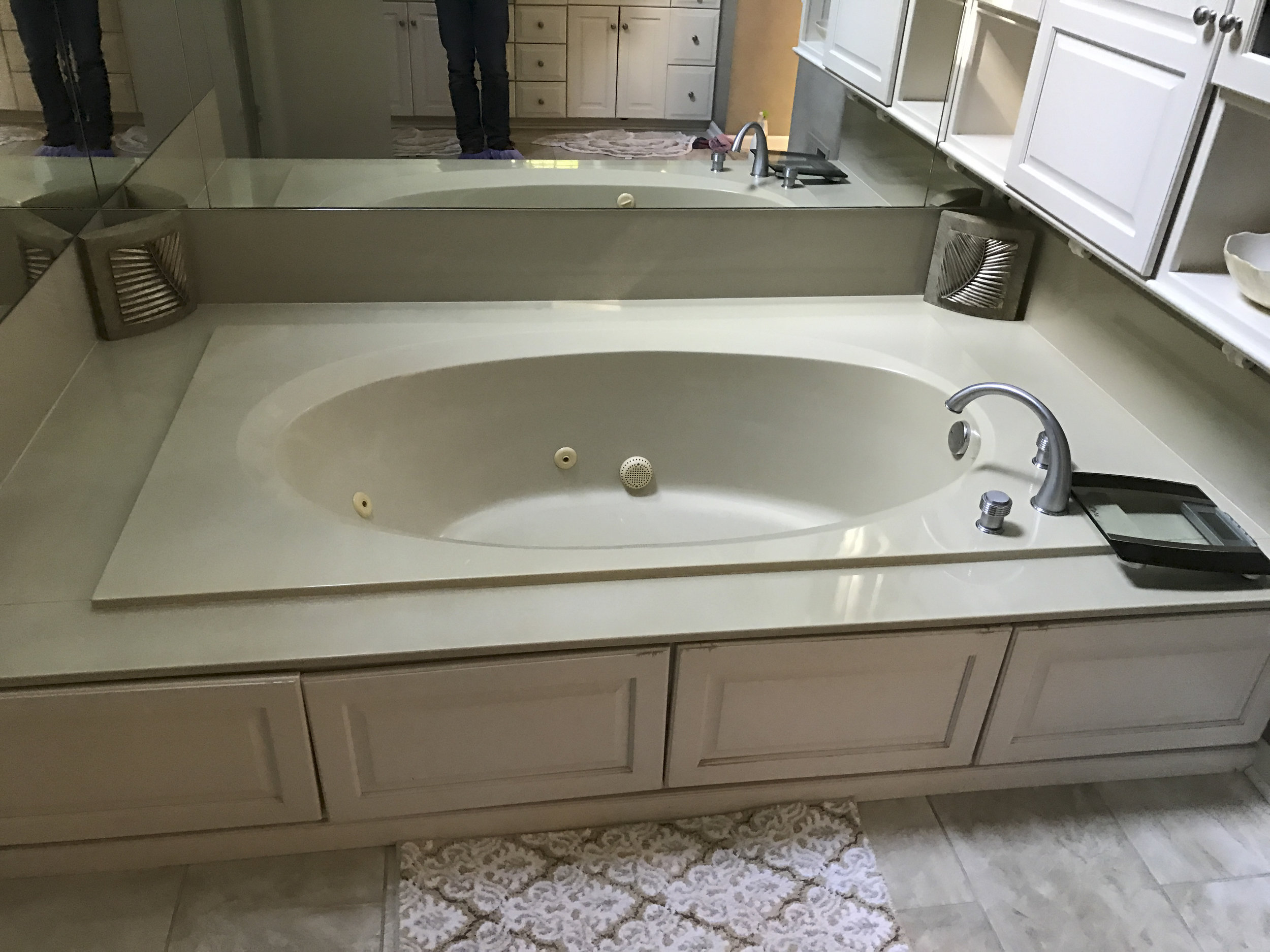 Existing jacuzzi tub. To be replaced with free-standing, soaking tub.