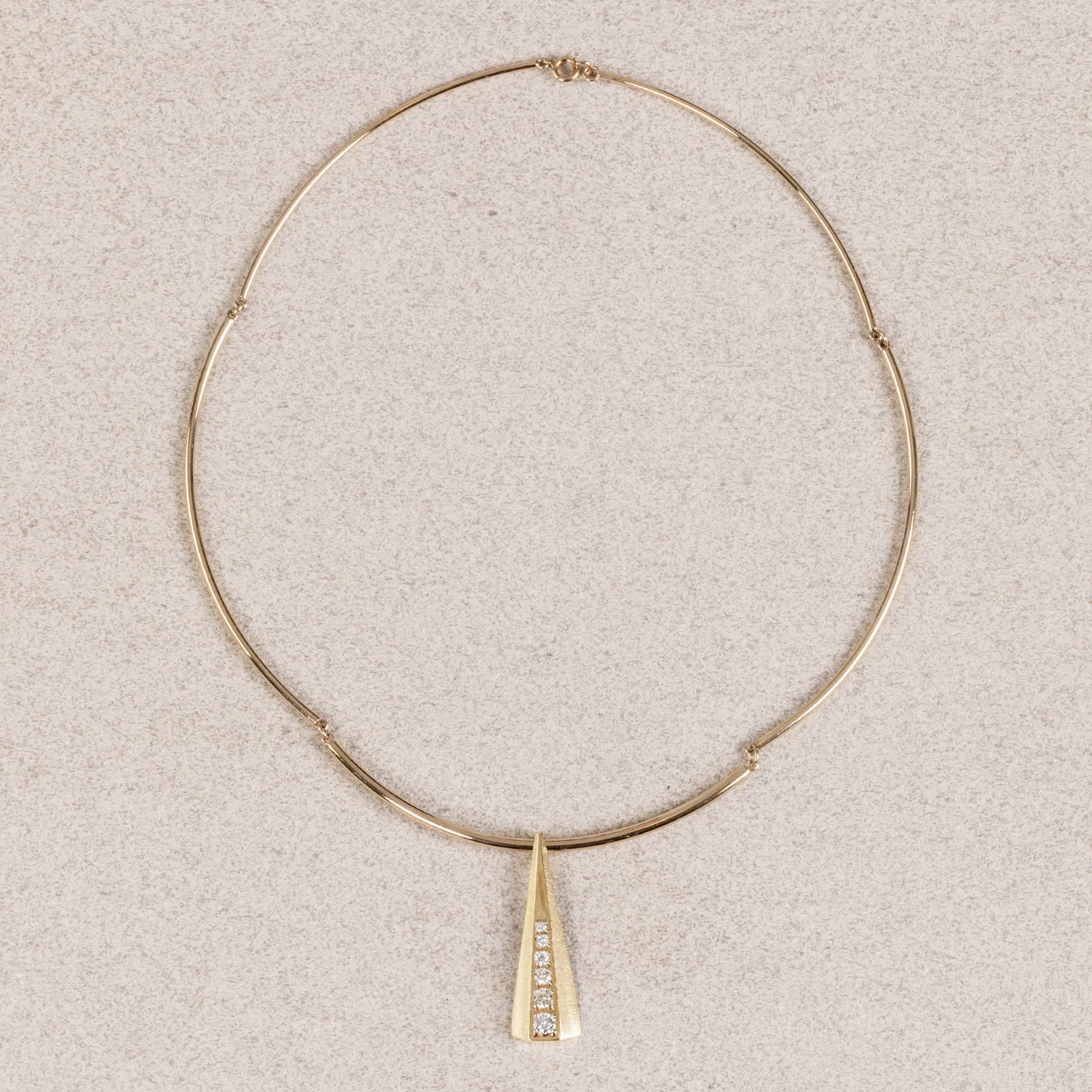 triangle_collar.jpg