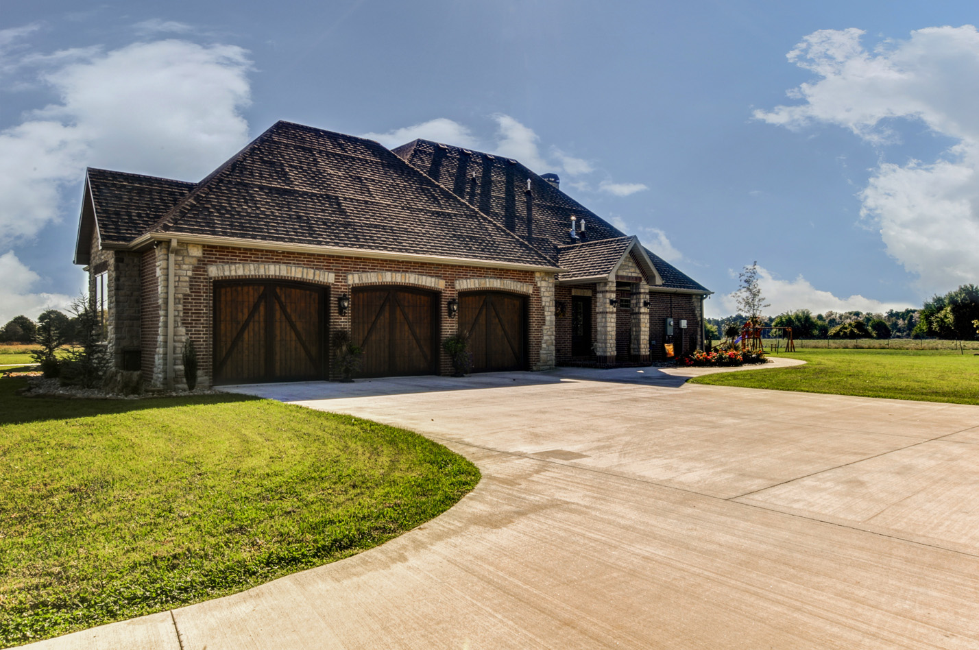 built-by-brett-custom-home-springfield-mo-13735-lawrence-2100-exterior-003.jpg