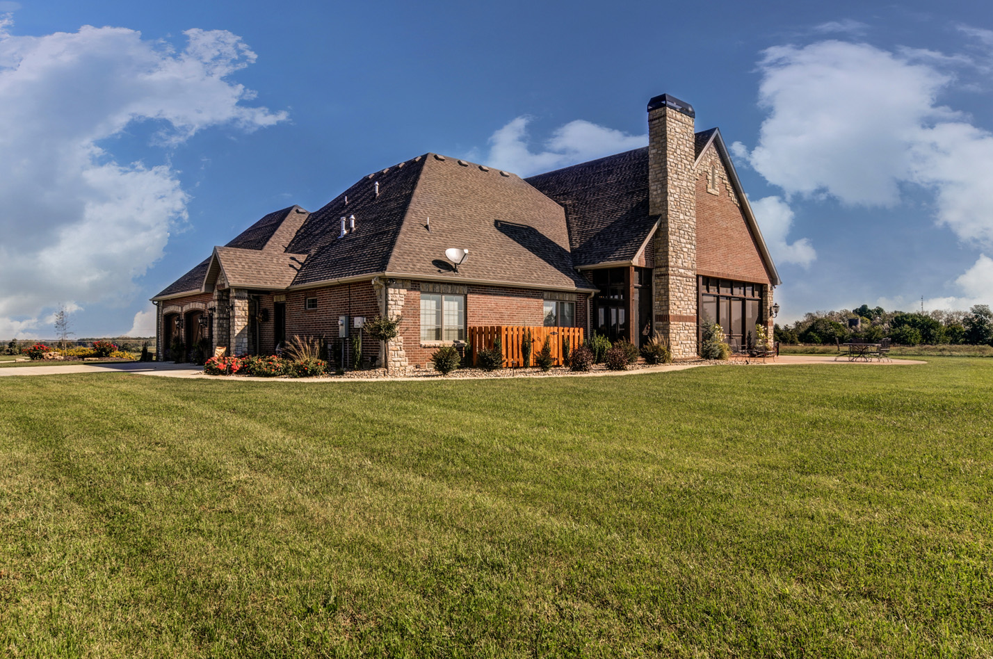 built-by-brett-custom-home-springfield-mo-13735-lawrence-2100-exterior-004.jpg