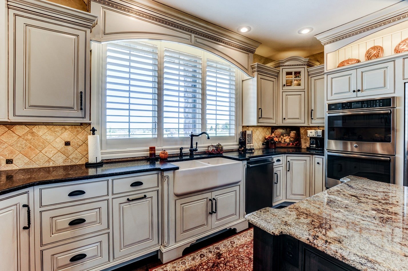 built-by-brett-custom-home-springfield-mo-13735-lawrence-2100-020-min.jpg