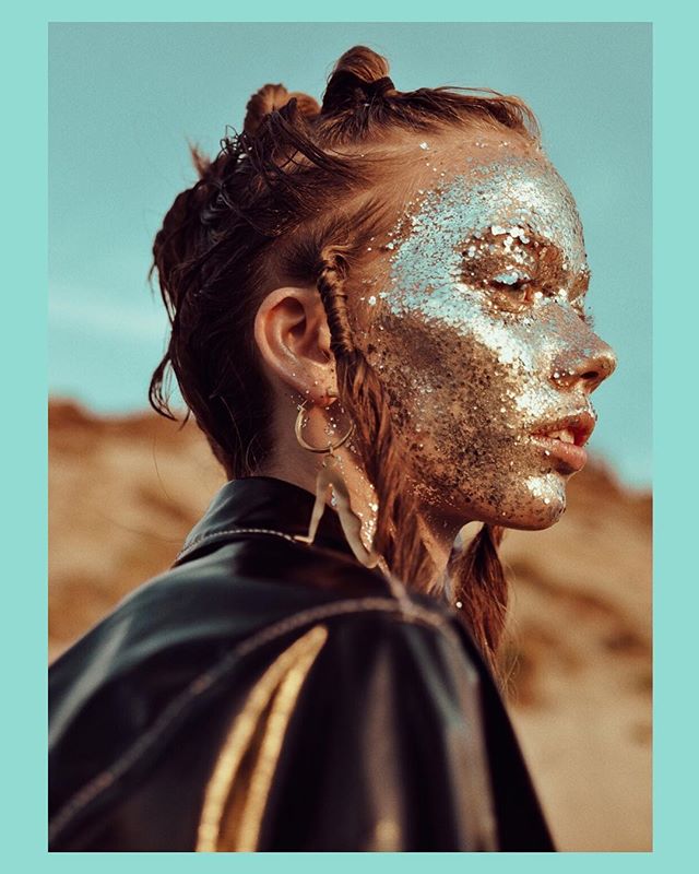 Glitterface @emmafhansen_ ✨ outtake from a New story for @contributormagazine . Tap for team #dausell #beauty #editorial #glitter