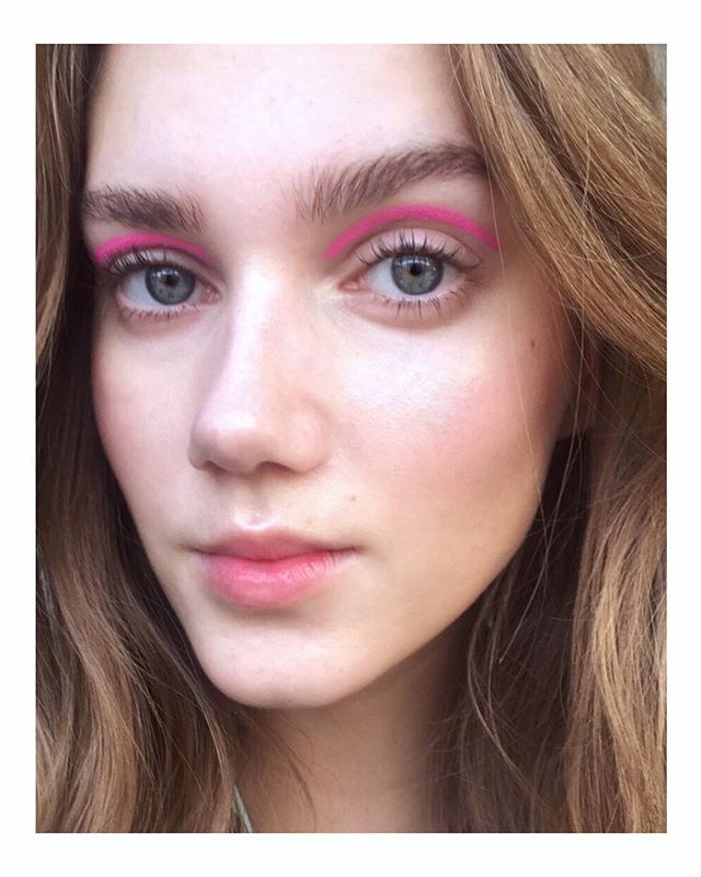 #bts from today&rsquo;s shoot with @movesbyminimum 🌸 pink eyeliner on gorgeous @ceciliemoosgaard 🌸 thank you for a great day @eivindhamran @miagardum @ceciliemoosgaard @amaliemoosgaard @fashionfrog @isabellalykking_