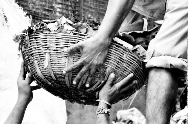  Segregating waste makes the jobs of waste collectors safer (Credit: Abhishek Sundaram/ Flickr CC )