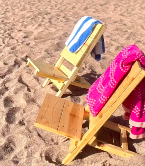 Foldable low-rise beach chair.png