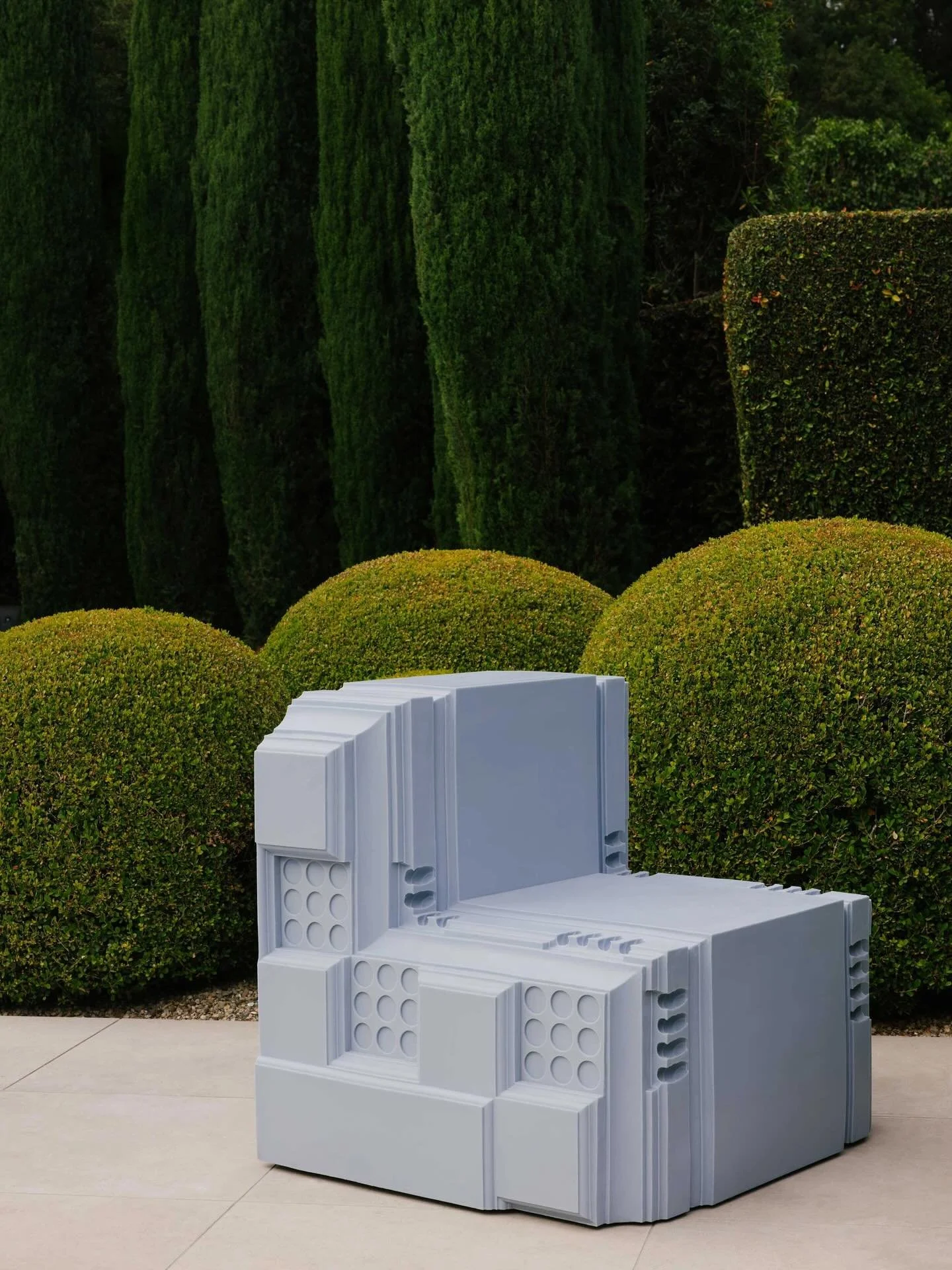 Feeling proud to see my chair part of the 90210 collection shining at @sidehustlegallery by @kellywearstler . This collaboration has taken my craftsmanship to a higher level. From architectural memory to soft art to touch. ✨🪑💕
I collect the shape