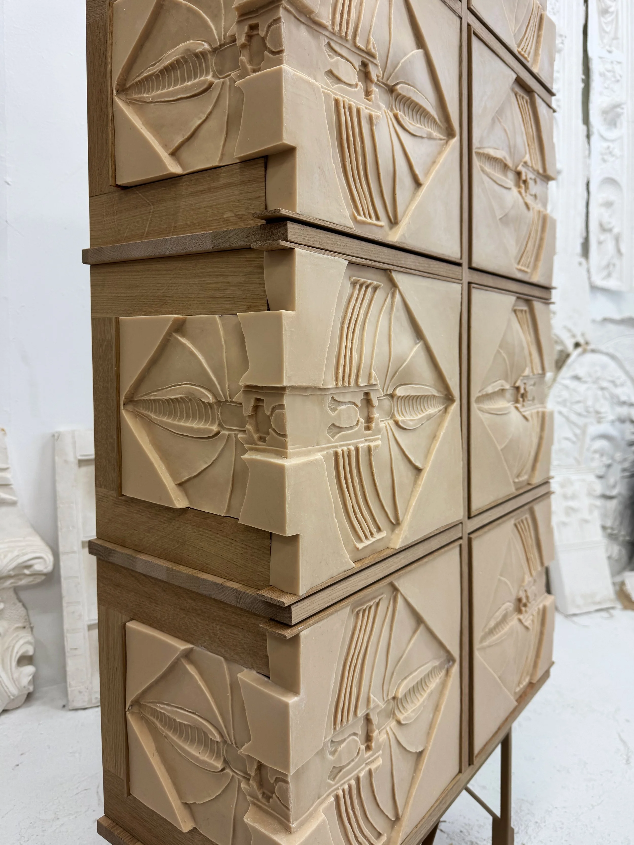 Art Nouveau Cupboard - honey oak Nynke Koster 2025- detail.jpg