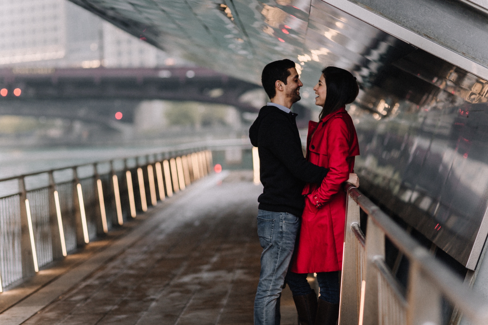 couple under bridge | Chicago vacation photography | lisa kathan photography