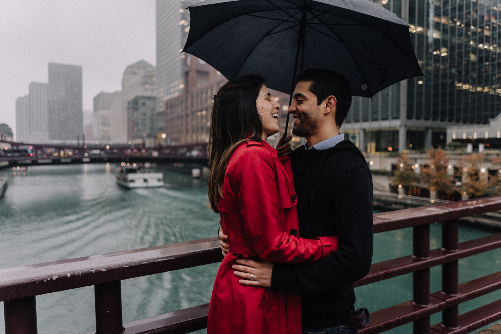 laughing on LaSalle | Chicago vacation photography | lisa kathan photography