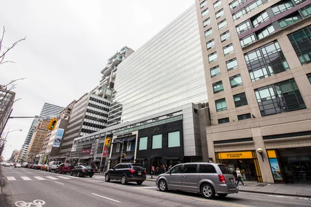 110_bloor_street_wes_FGiEY.jpg