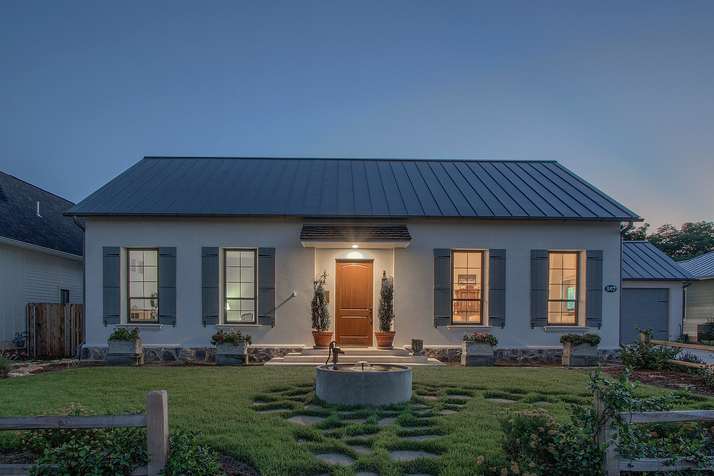 907 Hawthorn_1_cc.jpg