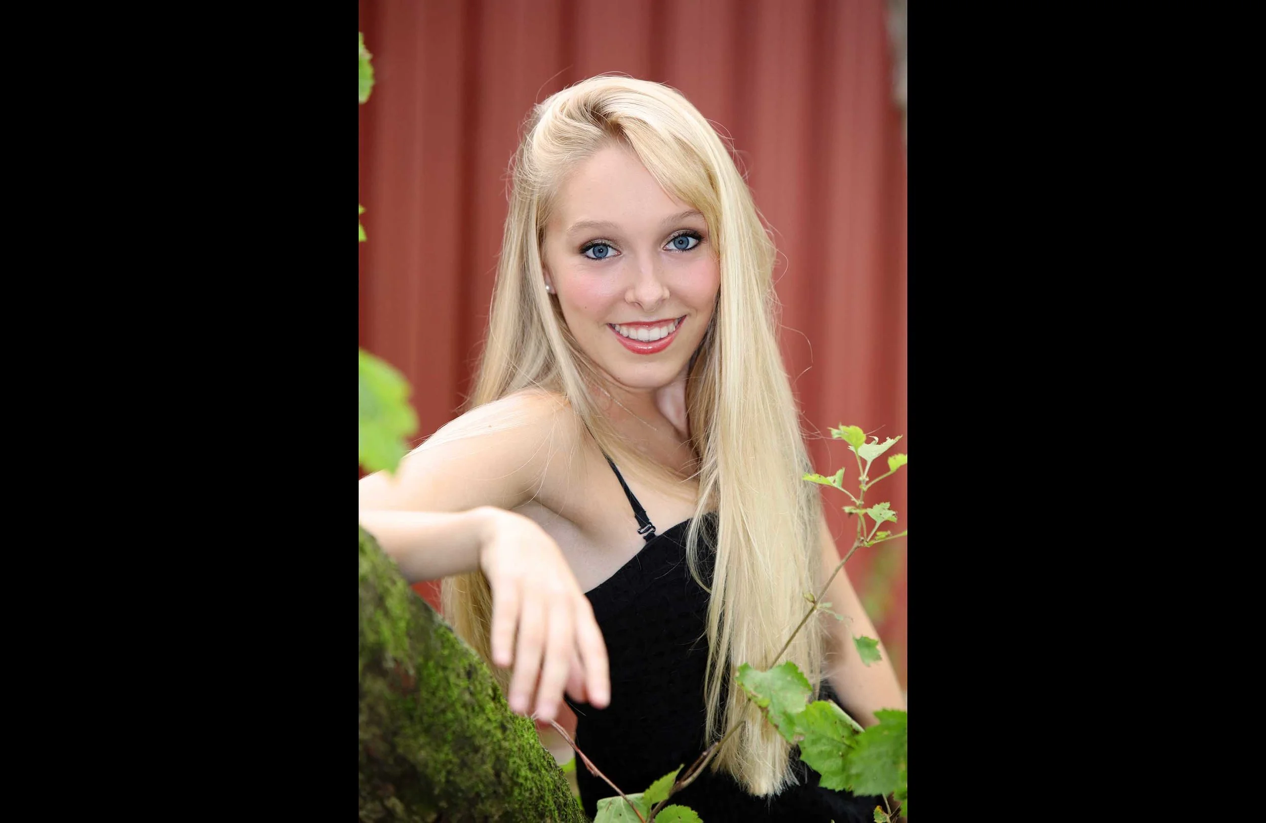 Brooke DeBetties - Brooke DeBettignies Comp Card1 Age 17.JPG