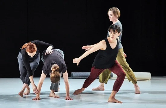Bebe Miller’s In a Rhythm . (L to R): Angie Hauser, Bronwen MacArthur, Michelle Boulé, and (behind her) Sarah Gamblin. Photo: Robert Altman