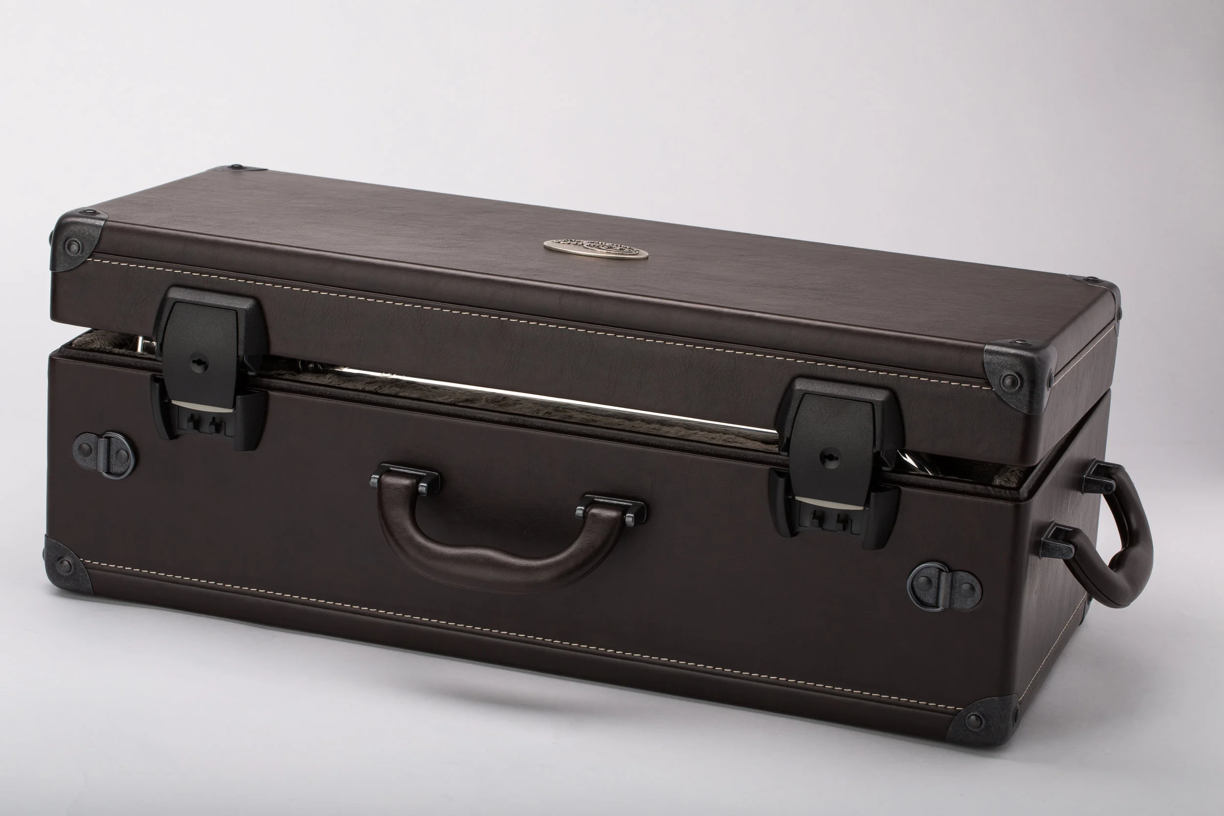 Shires_Case_Trumpet2_Ajar_0317.jpg