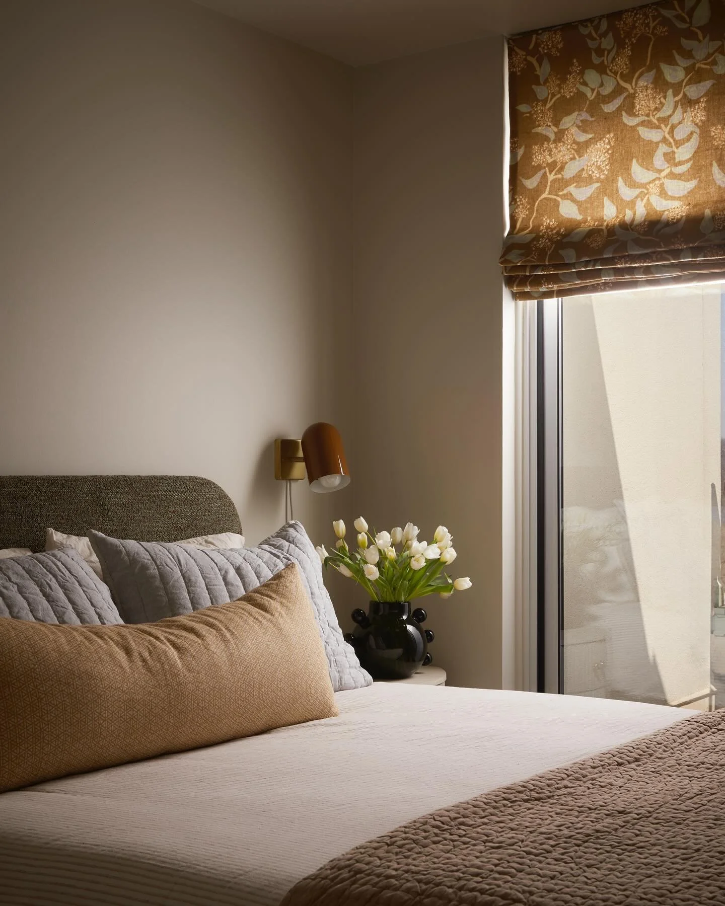 Extra hour of sleep bliss! 😴 

#daylightsavingstime #cmiprojectpied&agrave;terre 

Photography: @lomillerphoto 
Styling: Sally Armstrong 
Design: @cindymckayinteriors