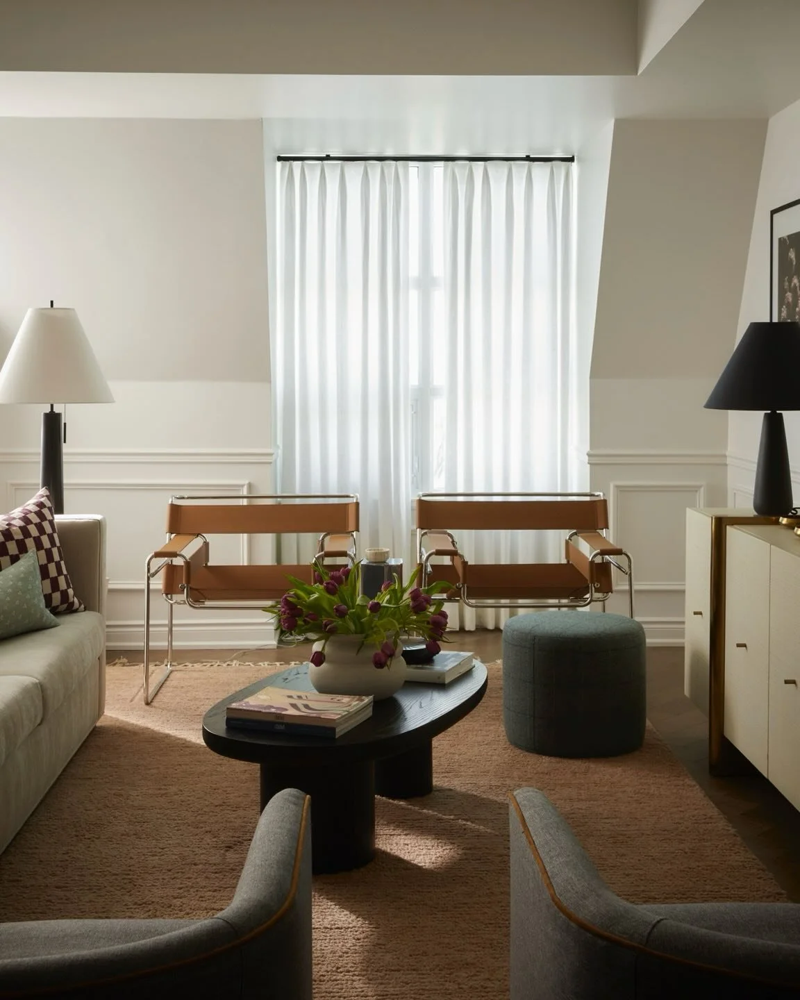 A seat for everyone! I love incorporating a mix of seating styles and fabrics in living spaces and the living room at #cmiprojectpied&agrave;terre is no exception. 

There&rsquo;s a sophisticated curved sofa with a cozy performance fabric for loungin