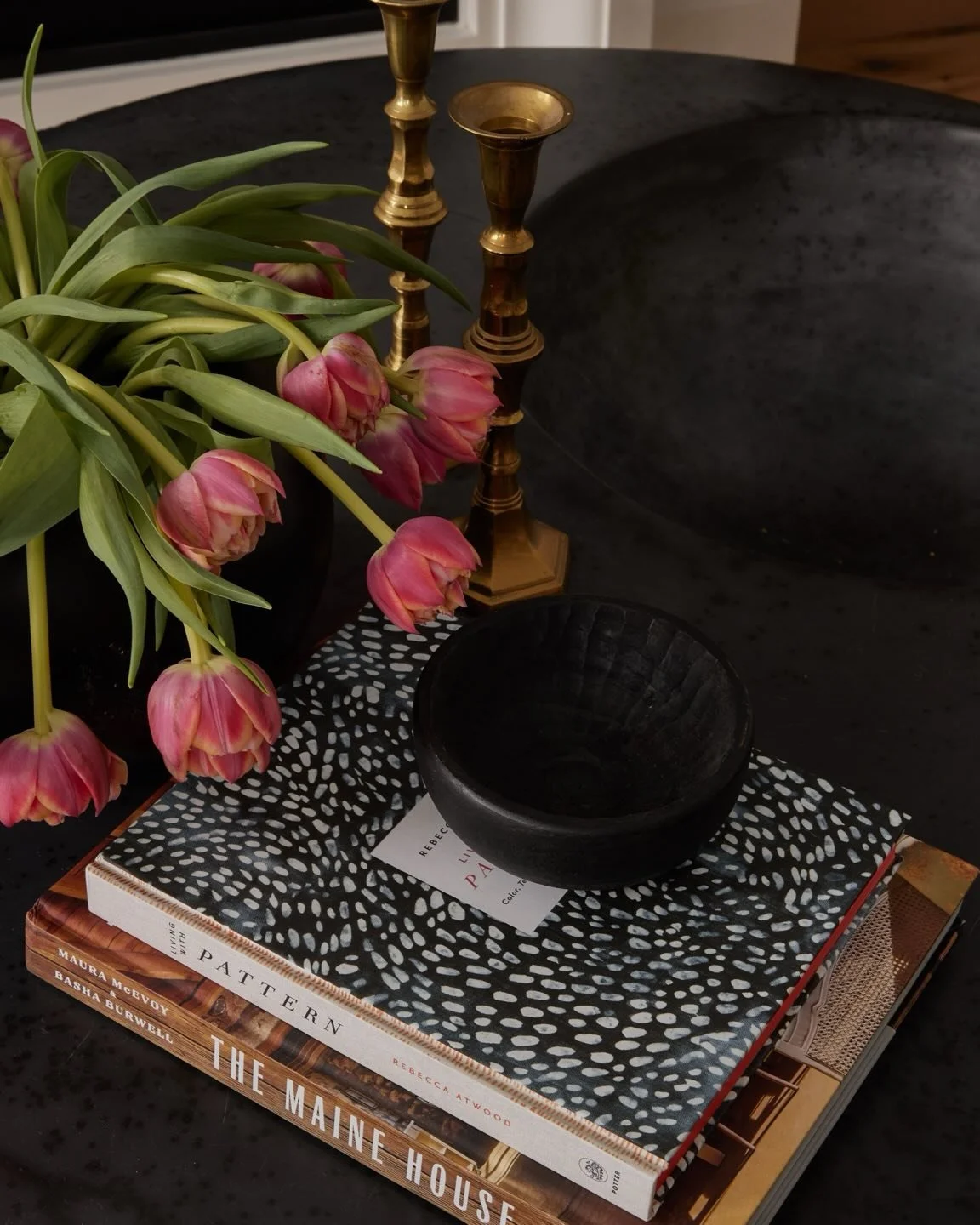 Happy Valentine&rsquo;s Day! 💕 

Photo 1
Photography: @lomillerphoto 
Styling: @_meandmo_ 

Remaining photos:
Photography: @kerri.torrey 

#valentines_day #decoratewithpink #decoratewithred #cindymckayinteriors